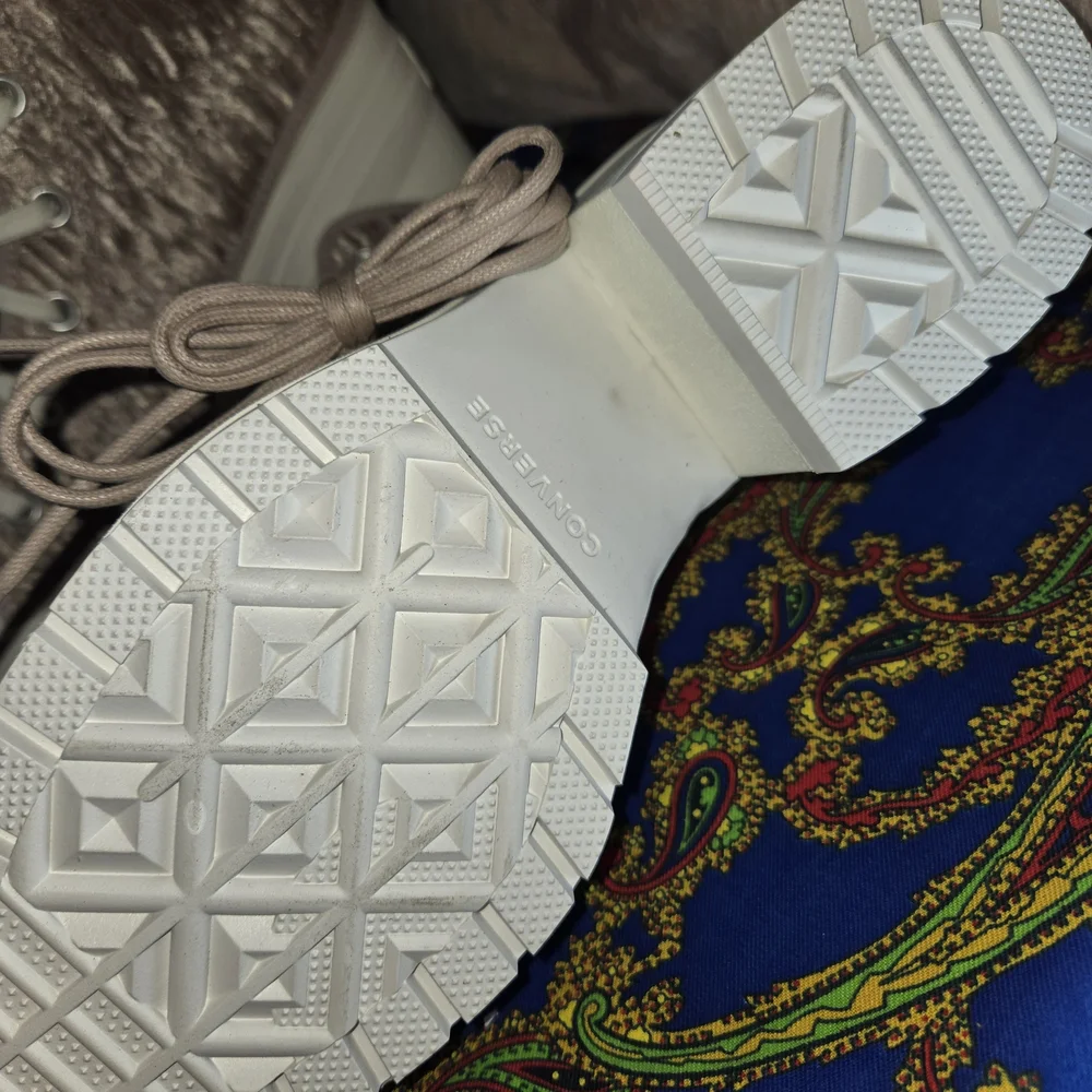 Converse Women's Pink and White Platform Sneakers - Picture 4 of 9